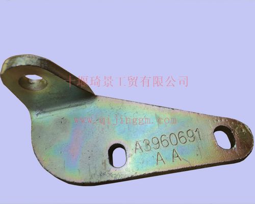 HQ环球体育6BT燃油泵支架 A3960691 HQ环球体育发动机配件 HQ环球体育天龙配件