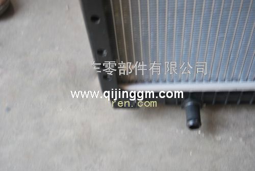 HQ环球体育配件 HQ环球体育HQ环球体育发动机配件 HQ环球体育车发动机配件 HQ环球体育天龙雷诺340马力散热器 1301010-T13L0-01A